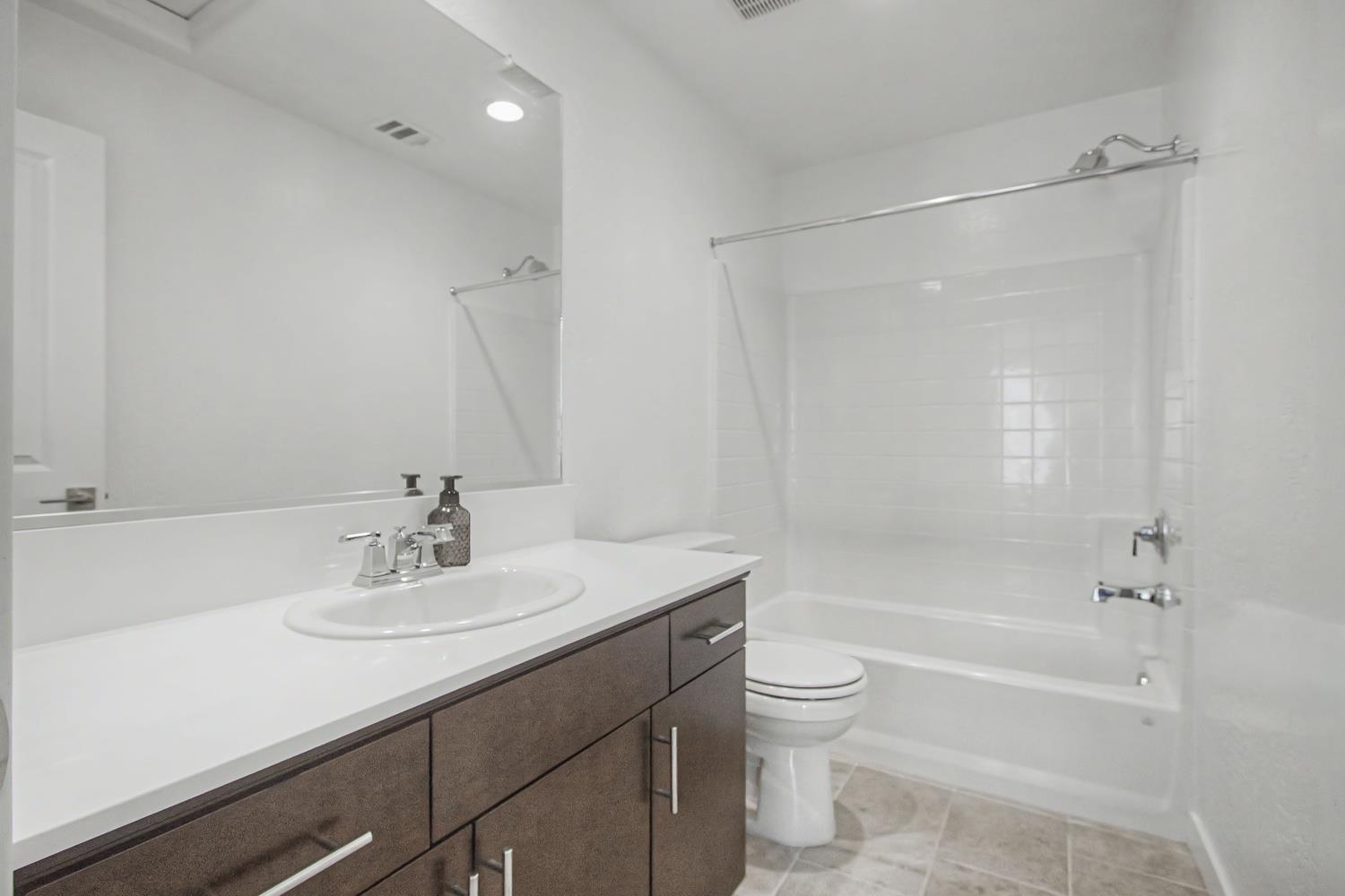 1183 Ponderosa Way, Madera, CA 93636