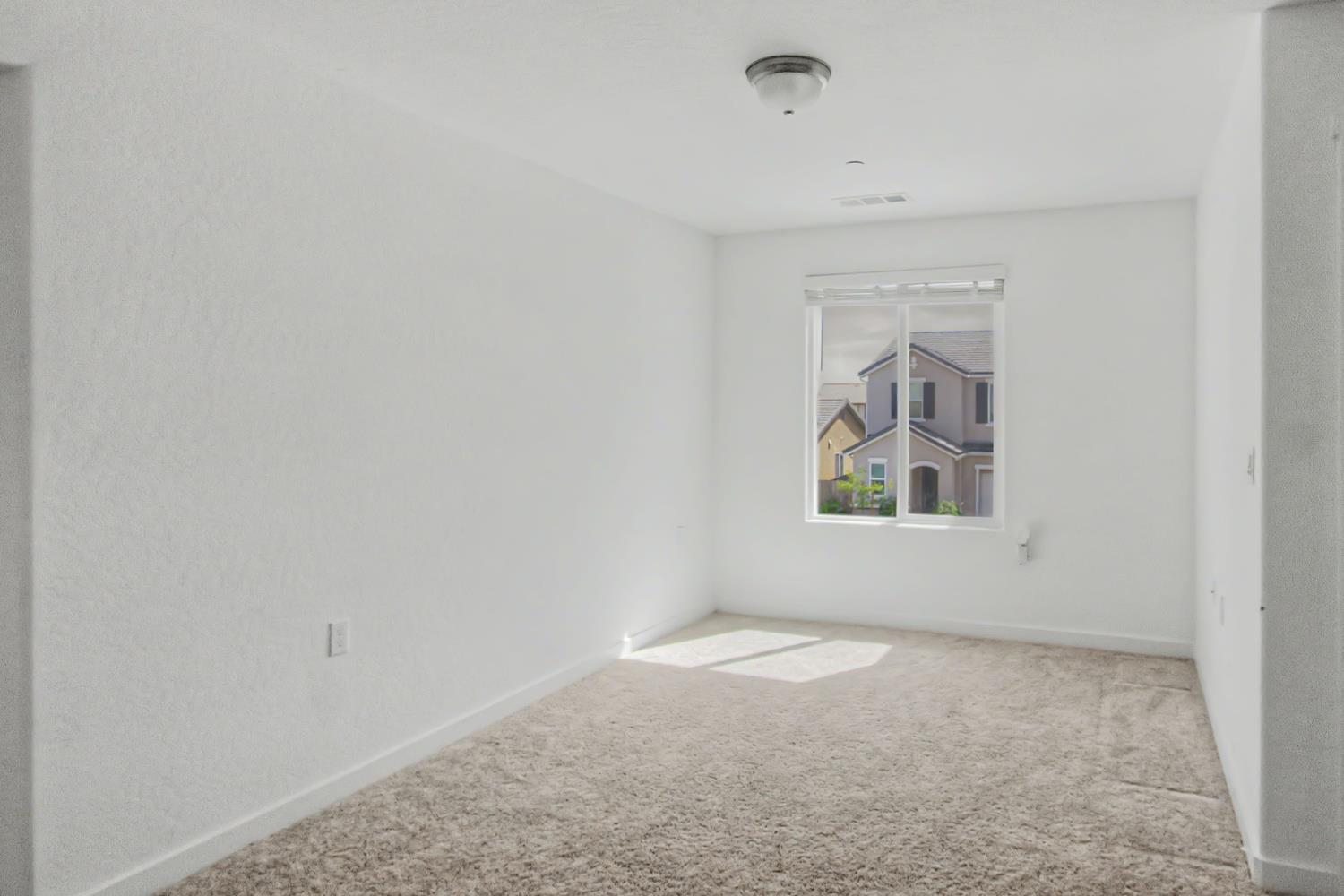 1183 Ponderosa Way, Madera, CA 93636