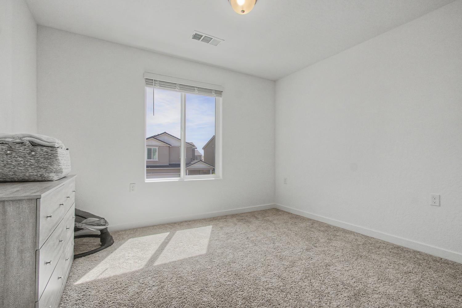 1183 Ponderosa Way, Madera, CA 93636