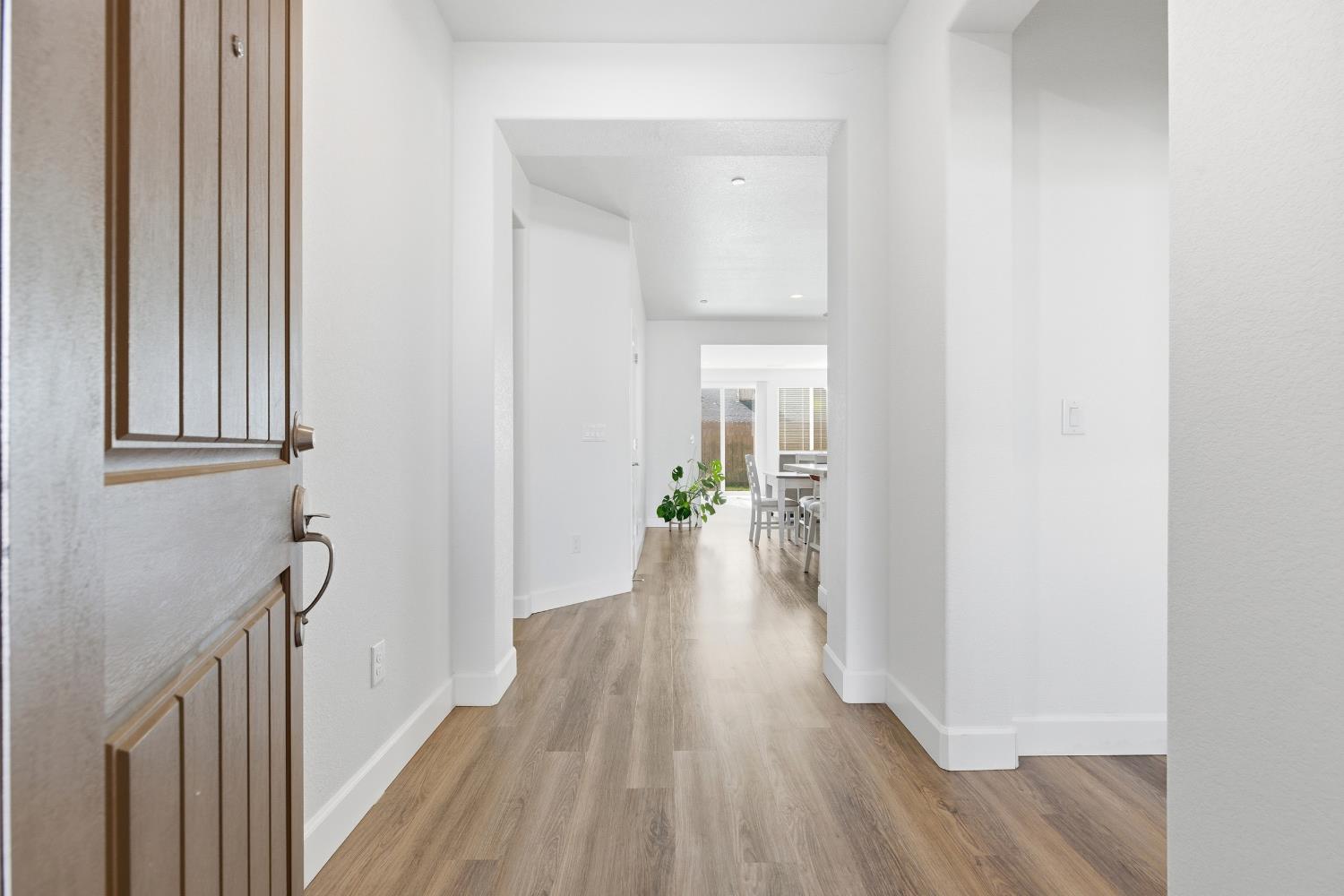 2086 Grapevine Dr, Livingston, CA 95334