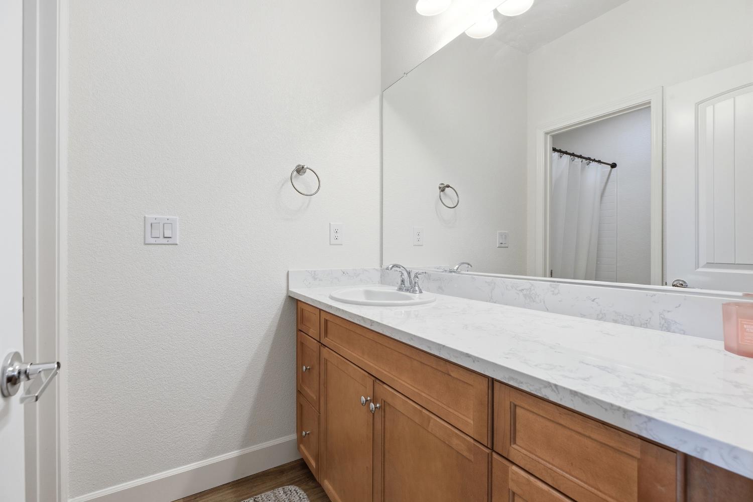 2086 Grapevine Dr, Livingston, CA 95334