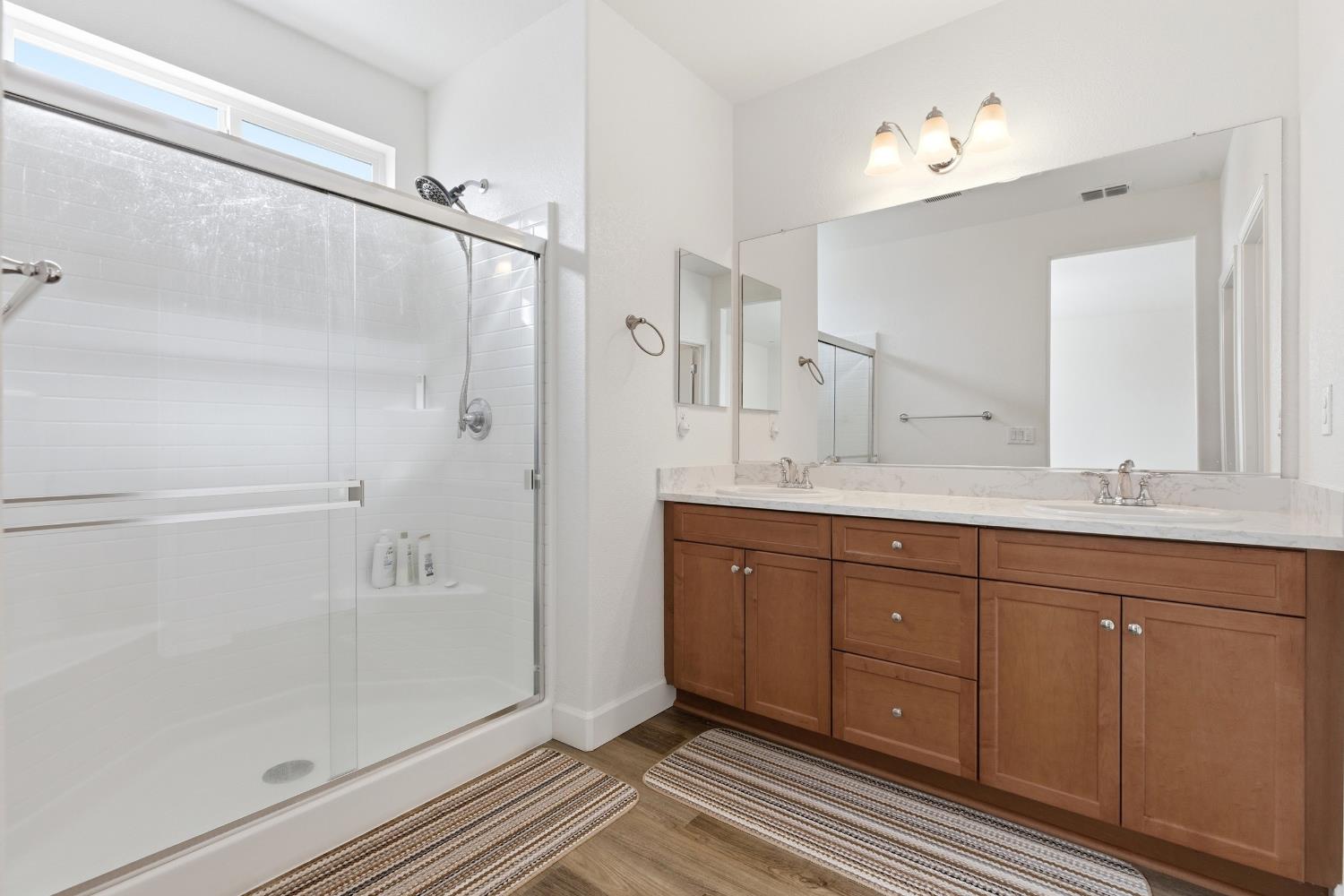 2086 Grapevine Dr, Livingston, CA 95334