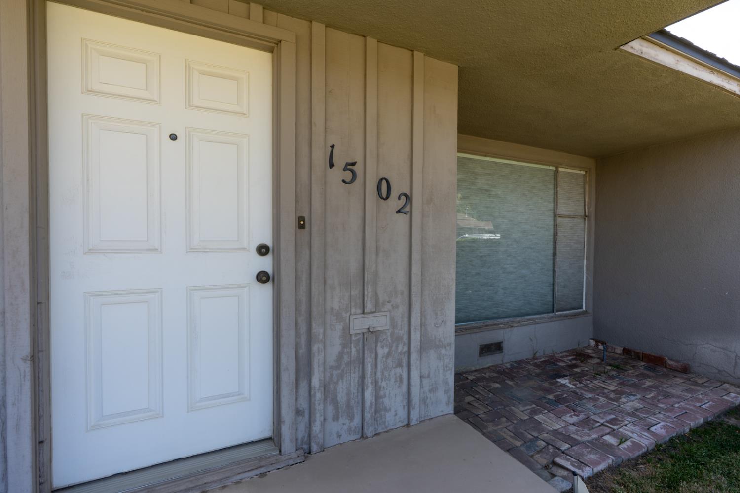 1502 Paradise Lane, Los Banos, CA 93635