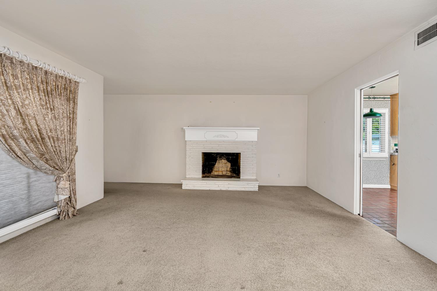 1502 Paradise Lane, Los Banos, CA 93635