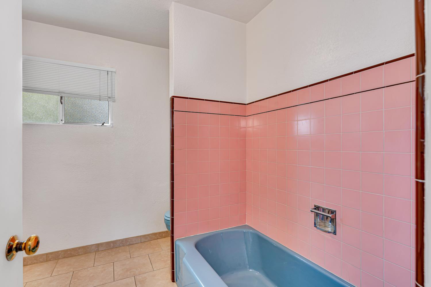 1502 Paradise Lane, Los Banos, CA 93635