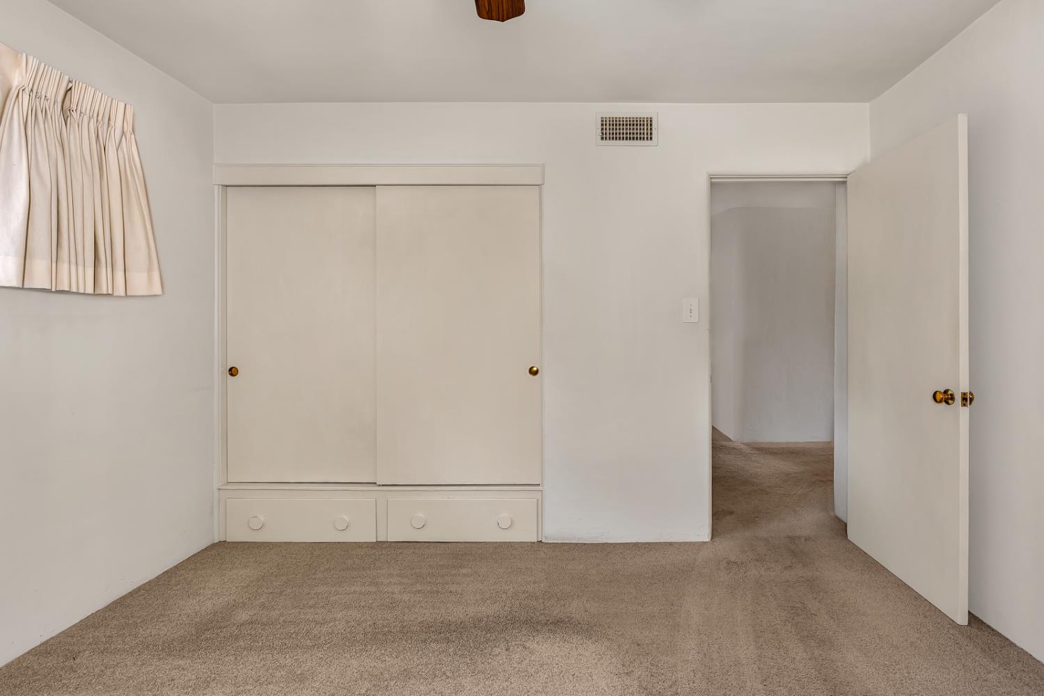 1502 Paradise Lane, Los Banos, CA 93635