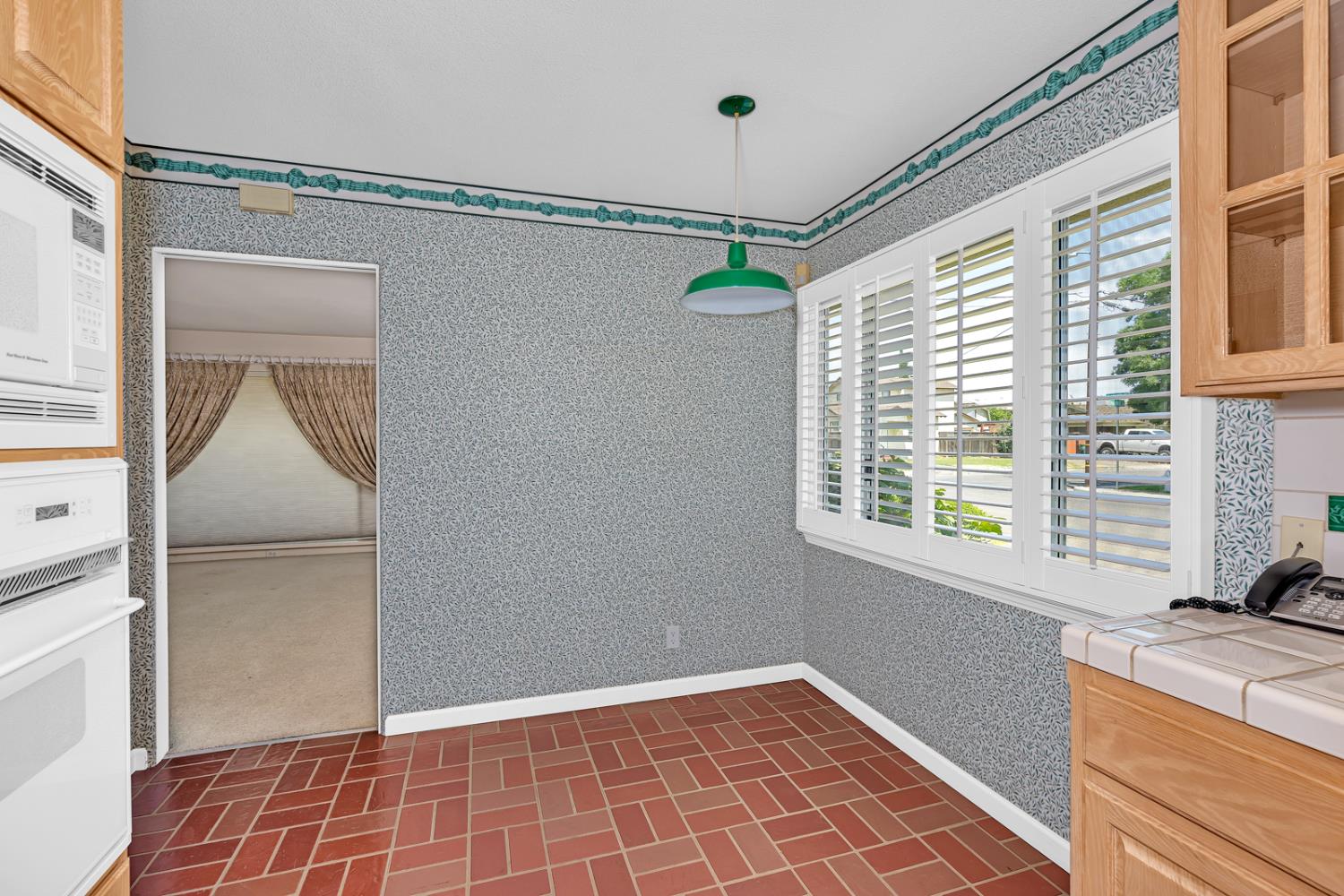 1502 Paradise Lane, Los Banos, CA 93635