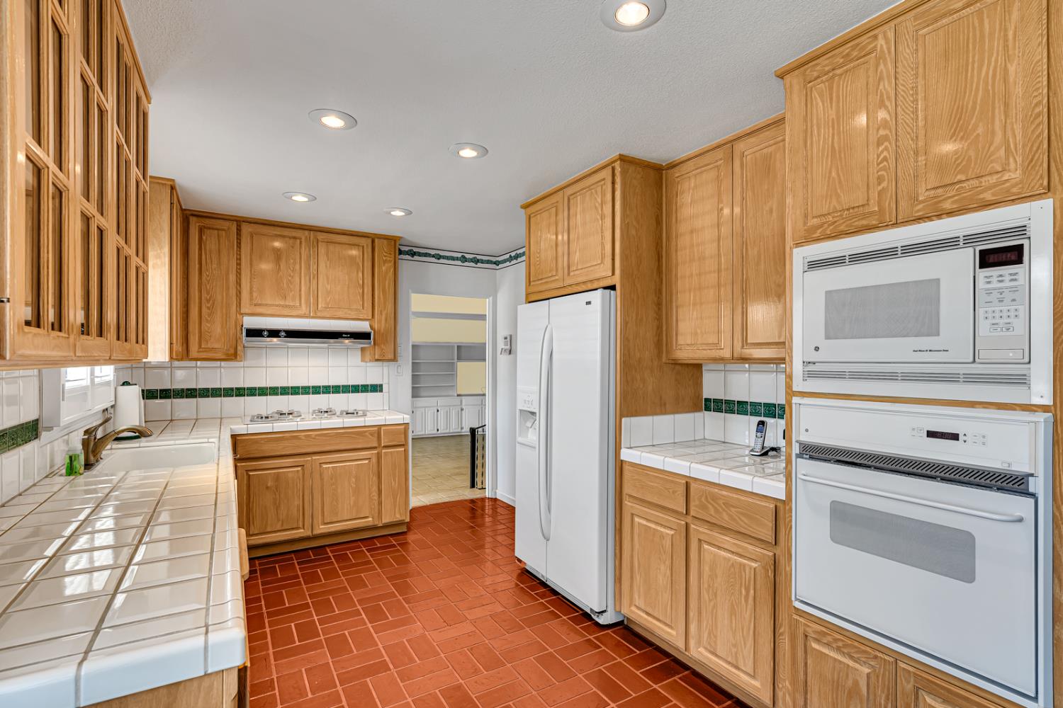 1502 Paradise Lane, Los Banos, CA 93635