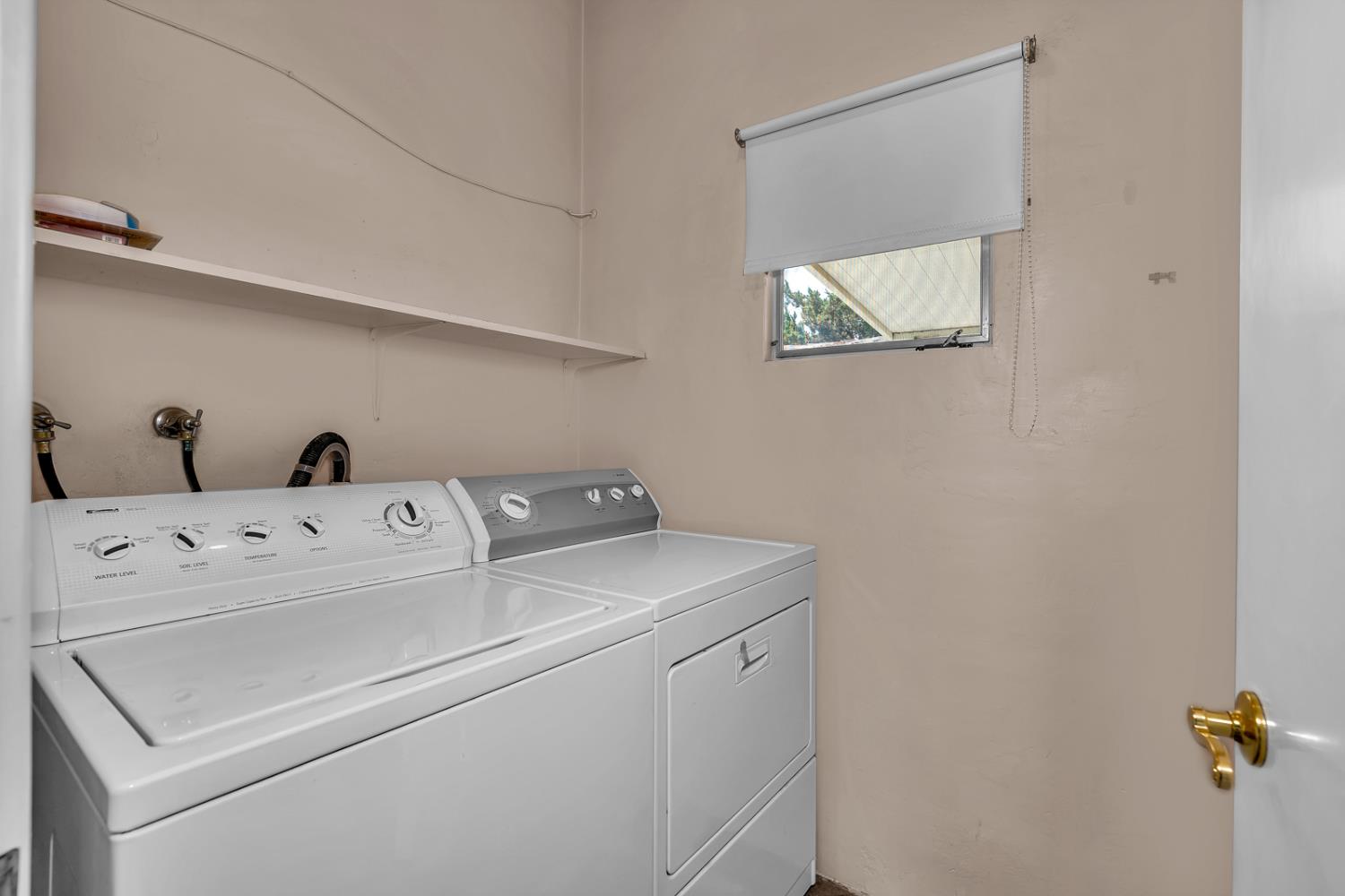 1502 Paradise Lane, Los Banos, CA 93635