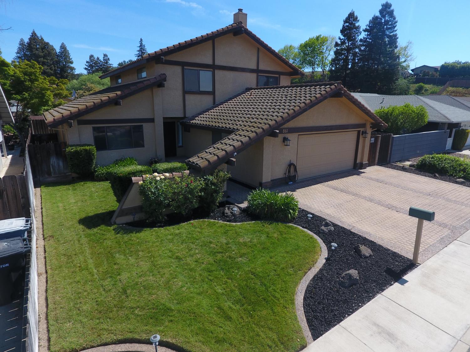 861 River Bluff Ct, Oakdale, CA 95361