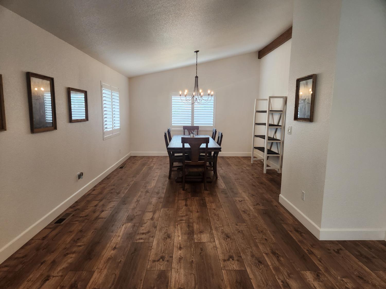 861 River Bluff Ct, Oakdale, CA 95361