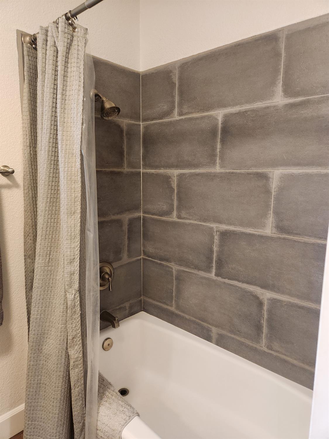 861 River Bluff Ct, Oakdale, CA 95361