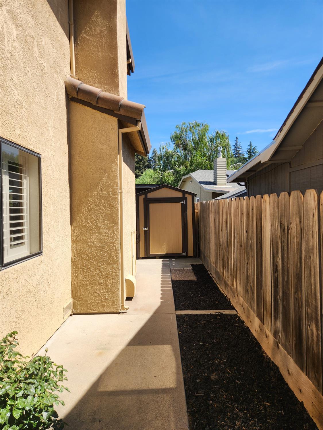 861 River Bluff Ct, Oakdale, CA 95361