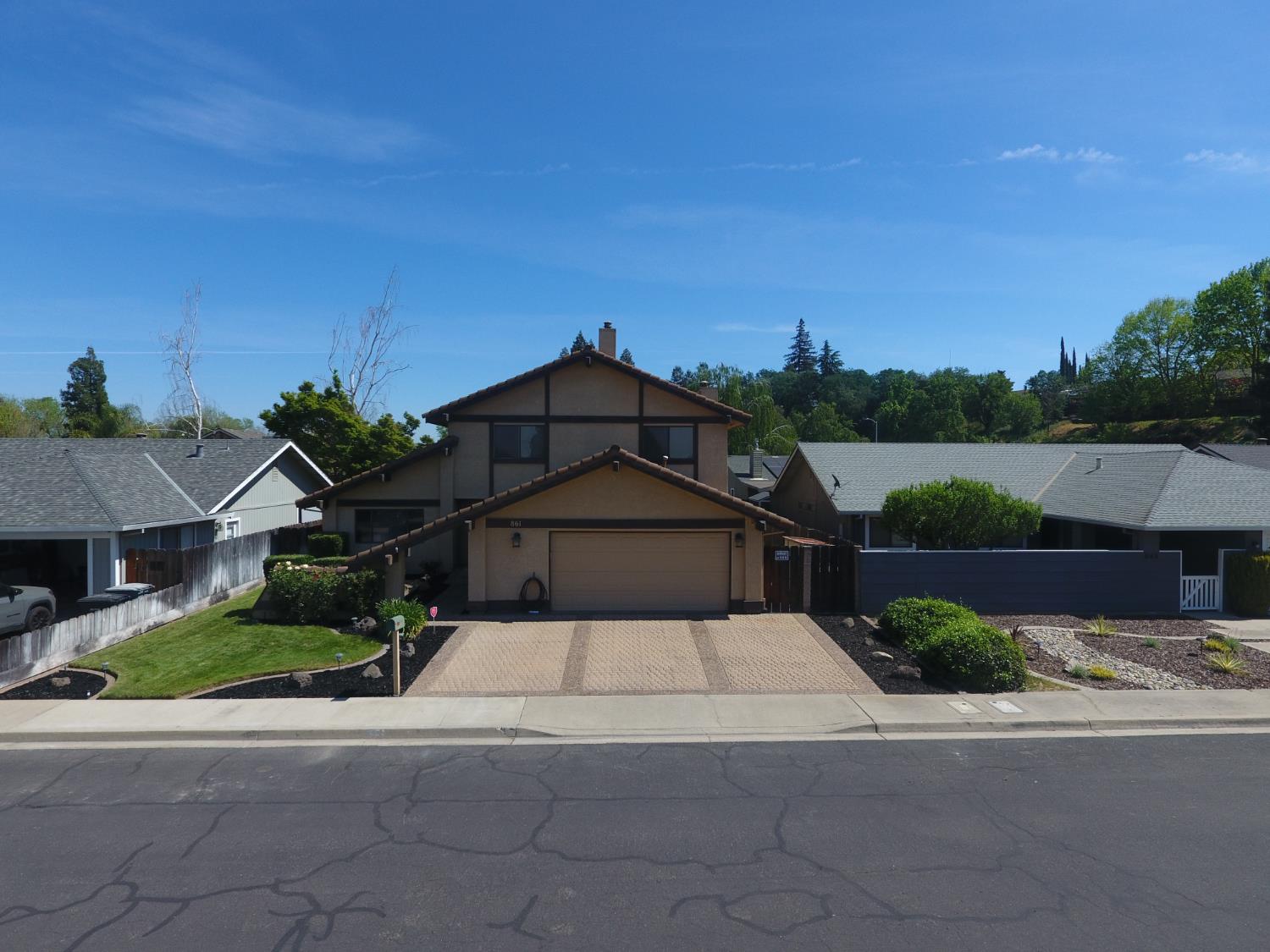 861 River Bluff Ct, Oakdale, CA 95361