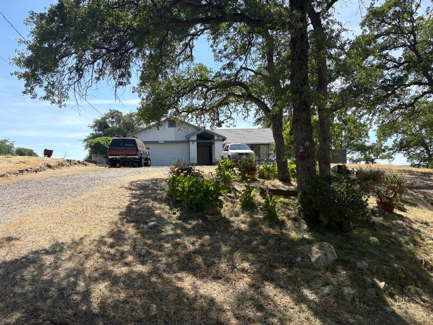 4440 E Arbolada Dr, La Grange, CA 95329