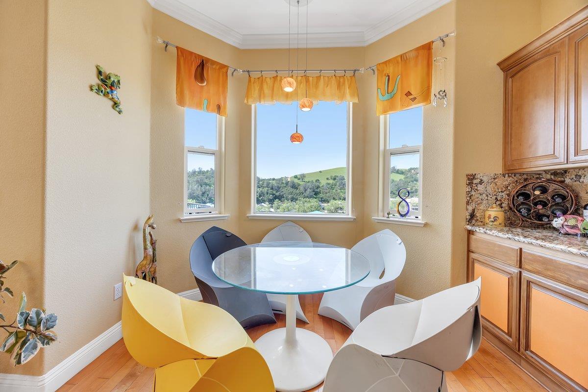 33 Aurora Ln, Copperopolis, CA 95228