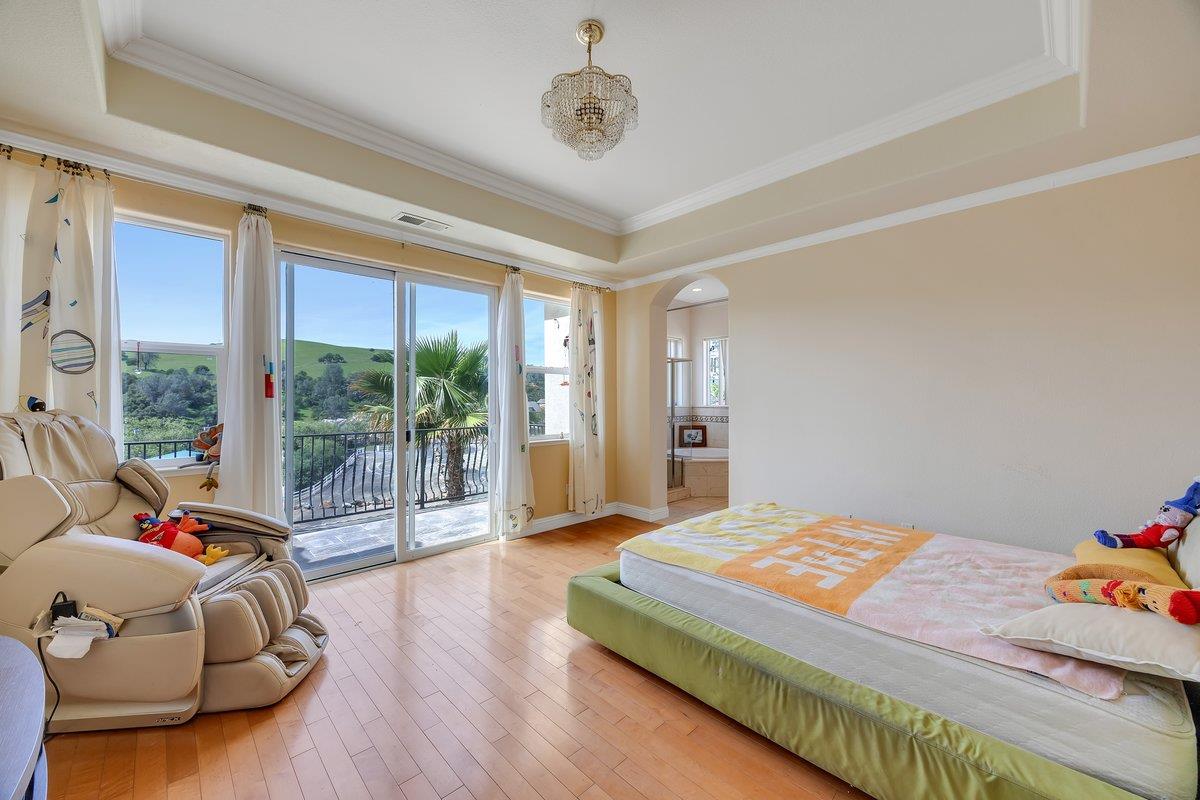 33 Aurora Ln, Copperopolis, CA 95228