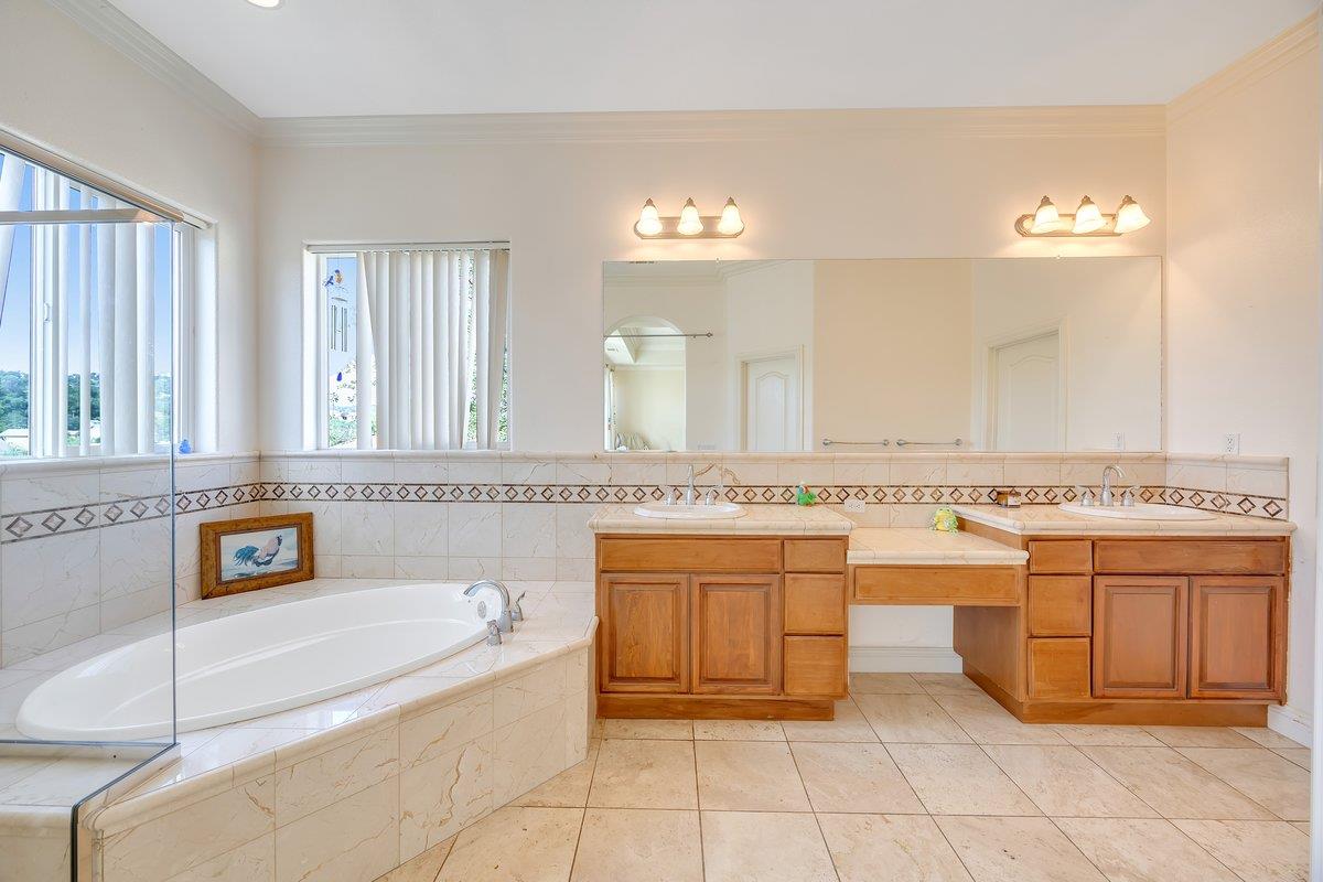 33 Aurora Ln, Copperopolis, CA 95228