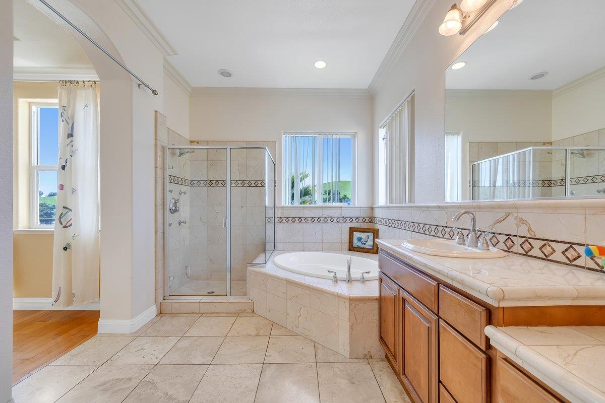 33 Aurora Ln, Copperopolis, CA 95228