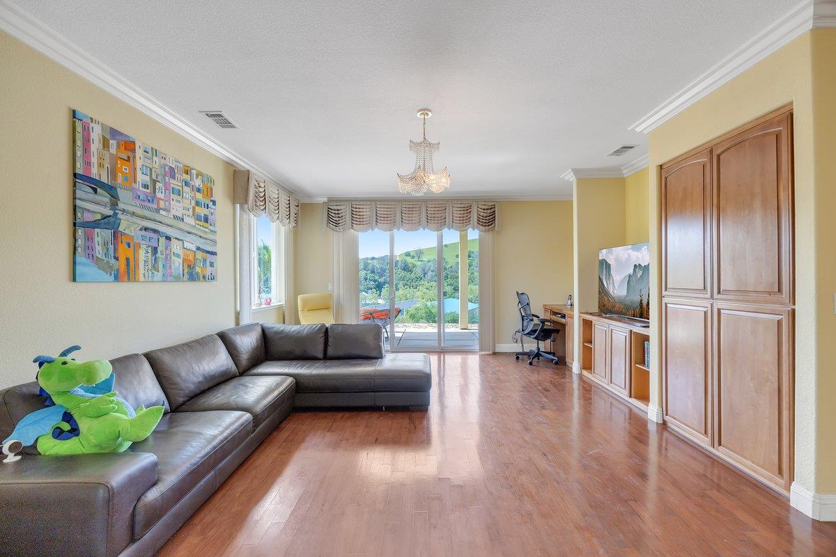 33 Aurora Ln, Copperopolis, CA 95228