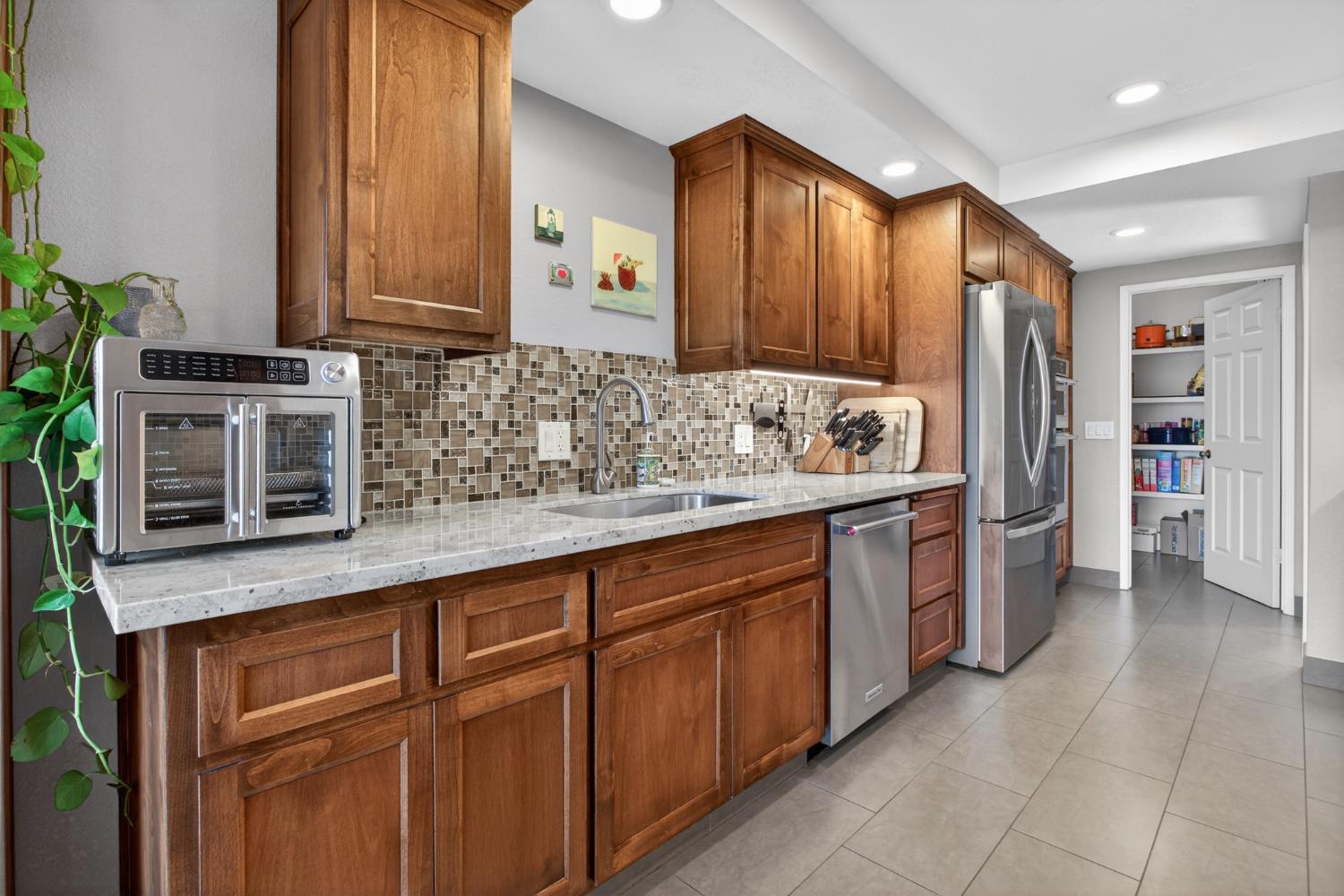 1729 Edgebrook Dr #A, Modesto, CA 95354