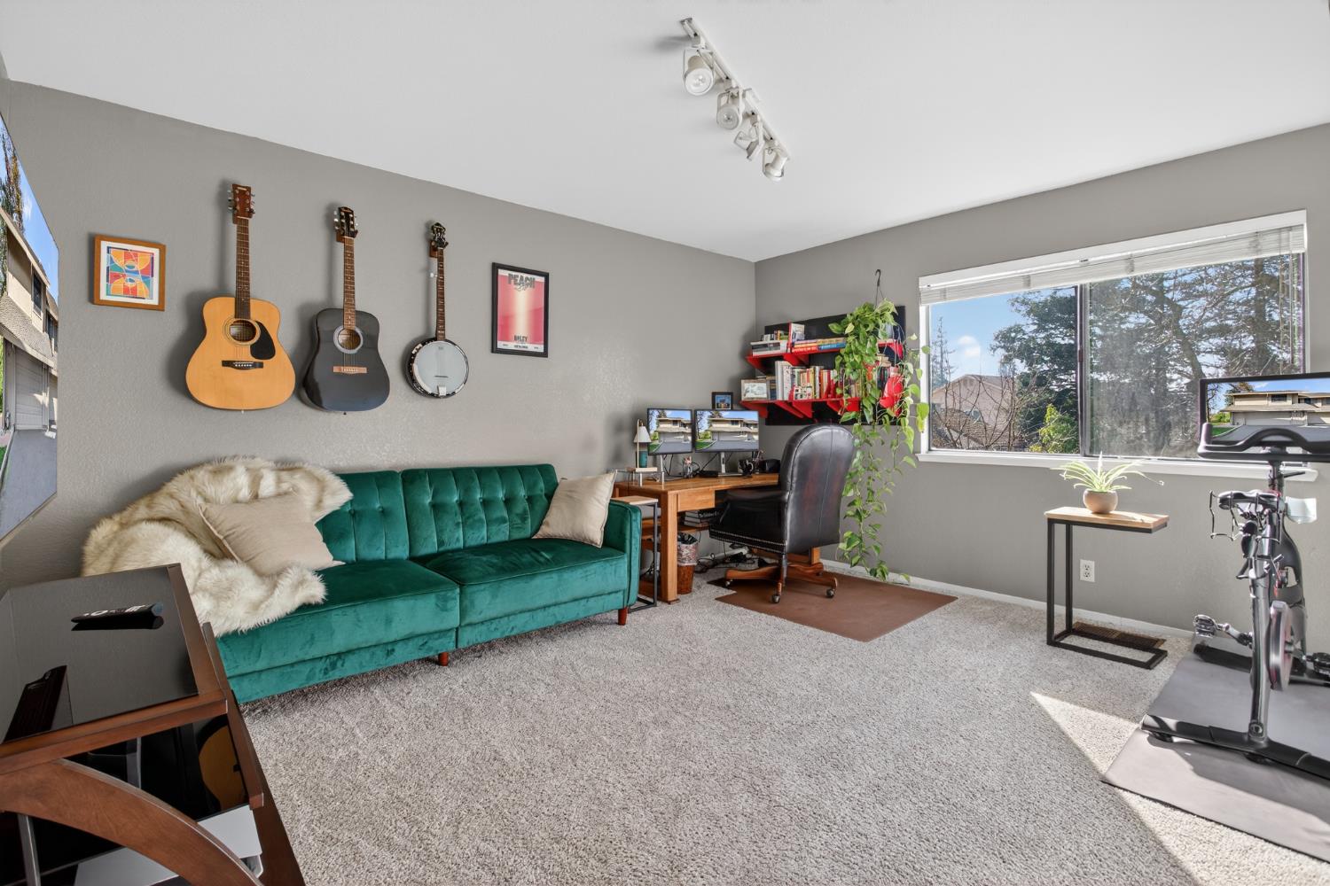 1729 Edgebrook Dr #A, Modesto, CA 95354