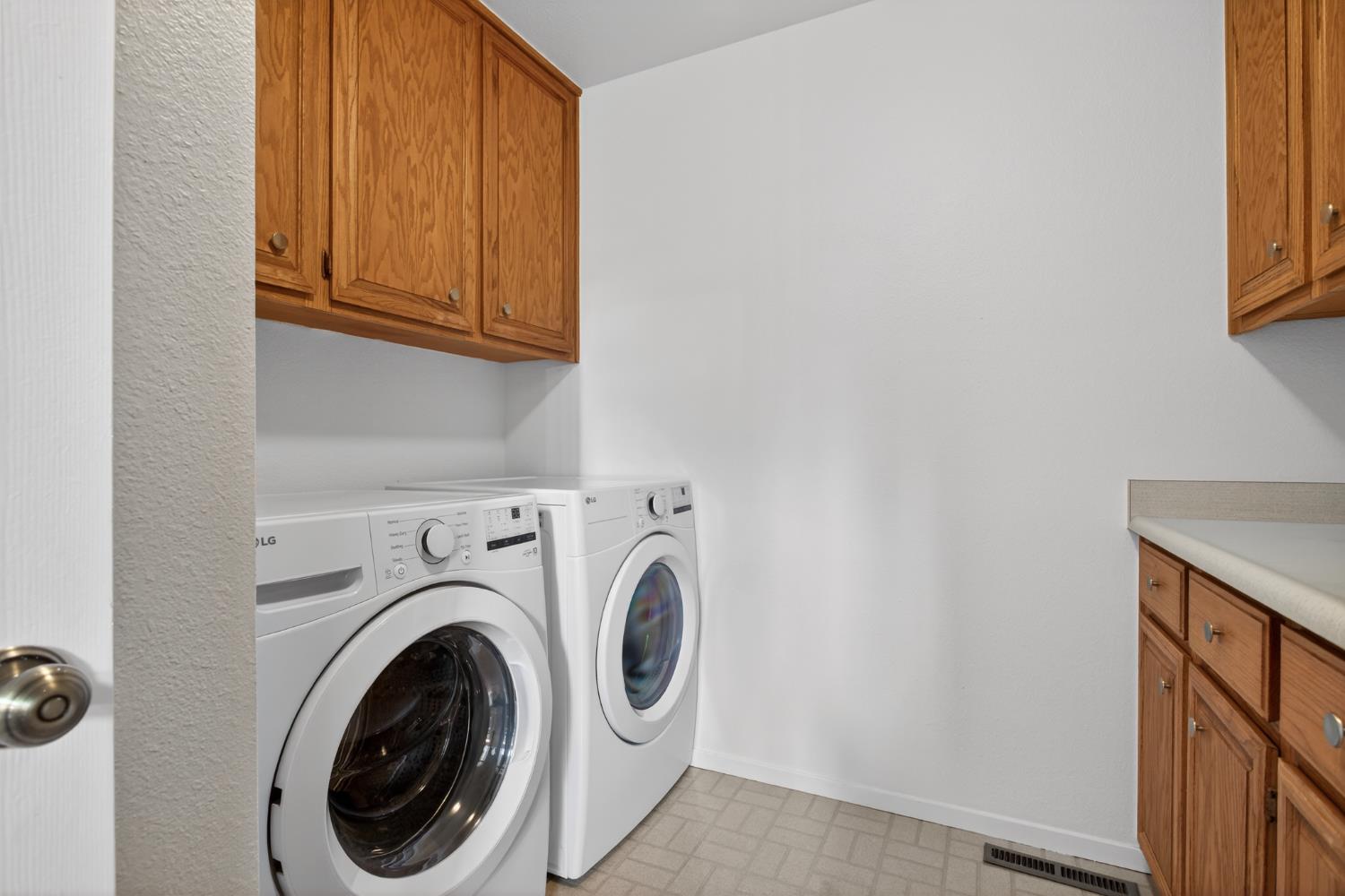 1729 Edgebrook Dr #A, Modesto, CA 95354