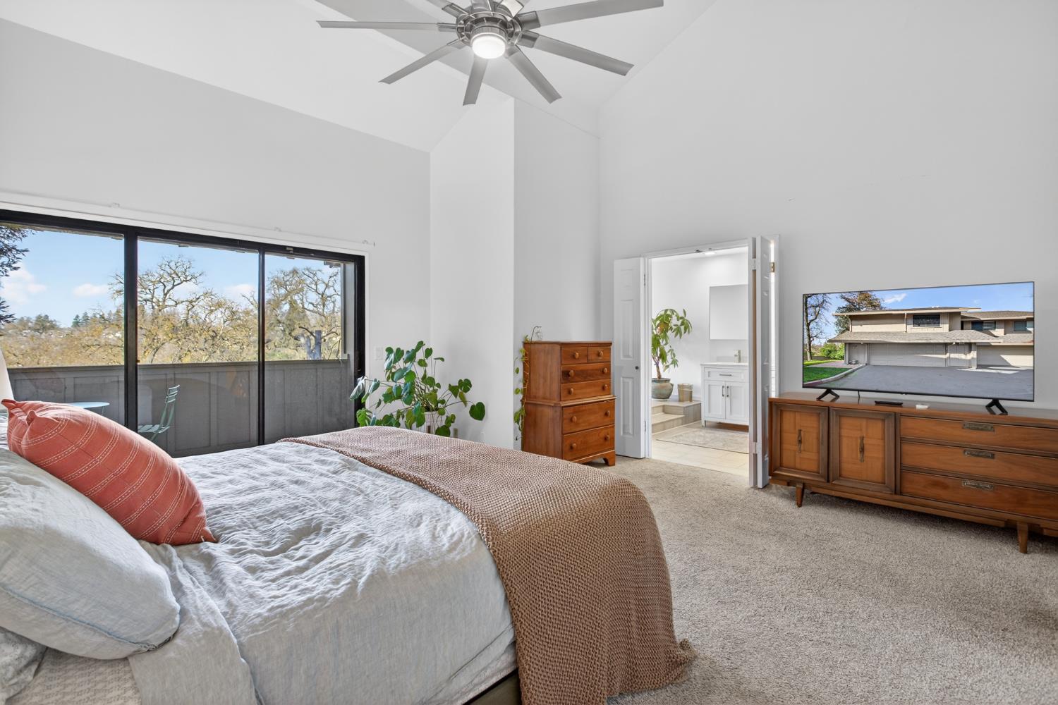 1729 Edgebrook Dr #A, Modesto, CA 95354