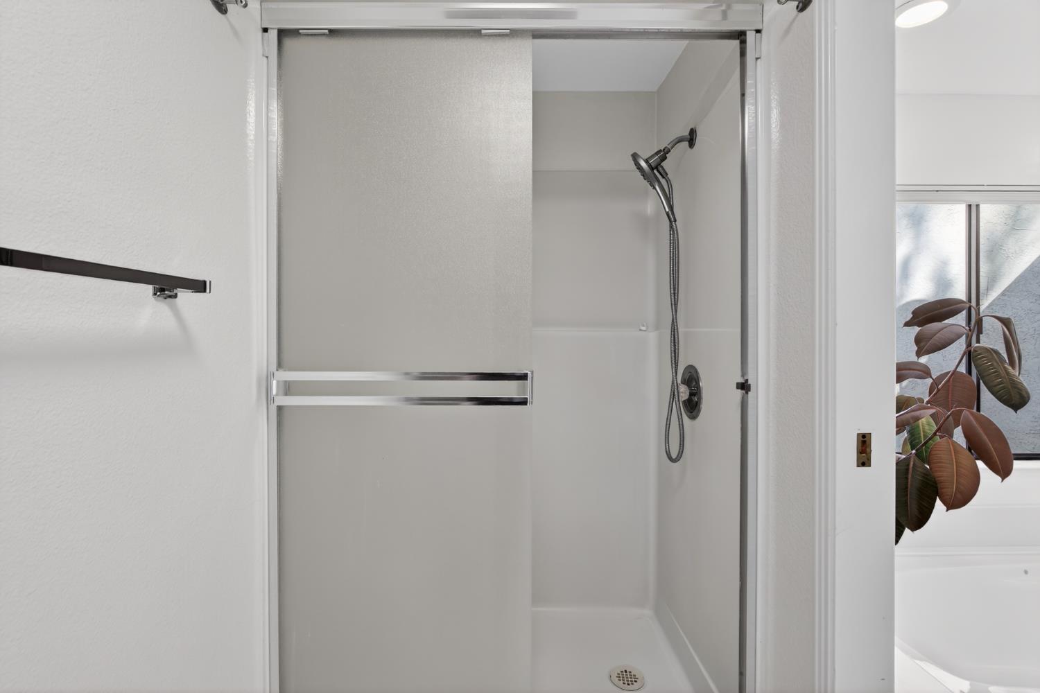 1729 Edgebrook Dr #A, Modesto, CA 95354