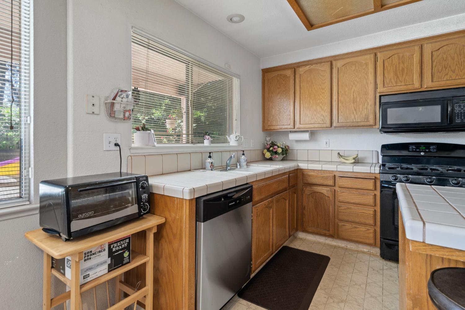 1712 Patton Dr, Modesto, CA 95356