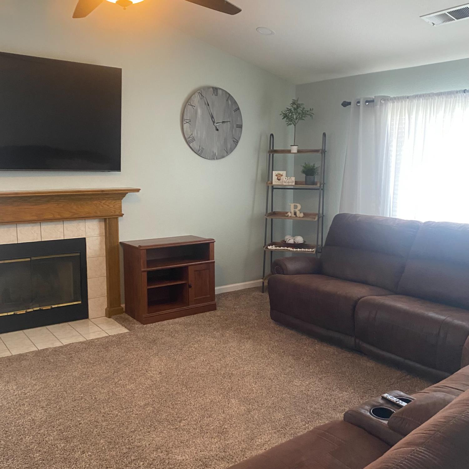 1095 Skyway Ct, Turlock, CA 95380