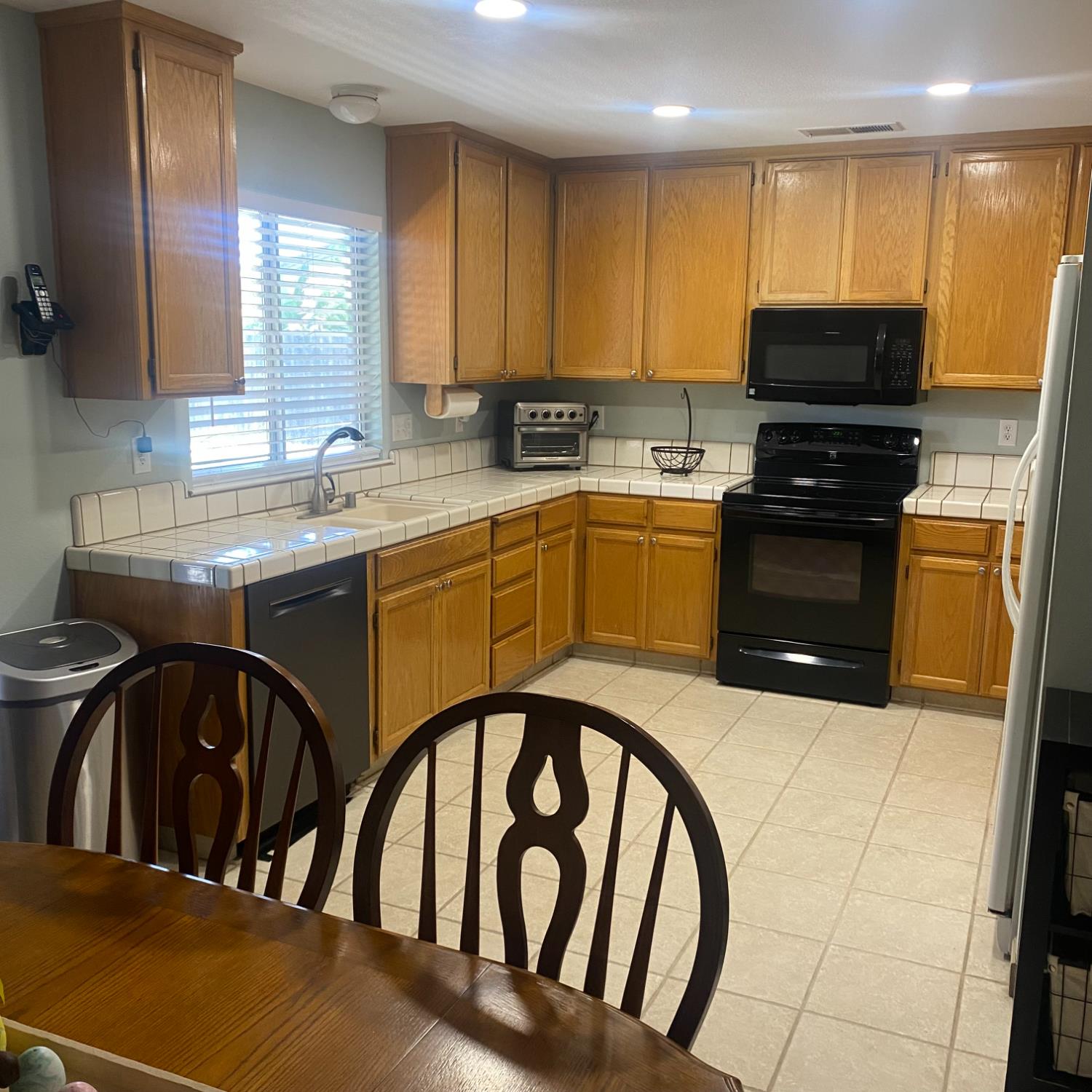 1095 Skyway Ct, Turlock, CA 95380