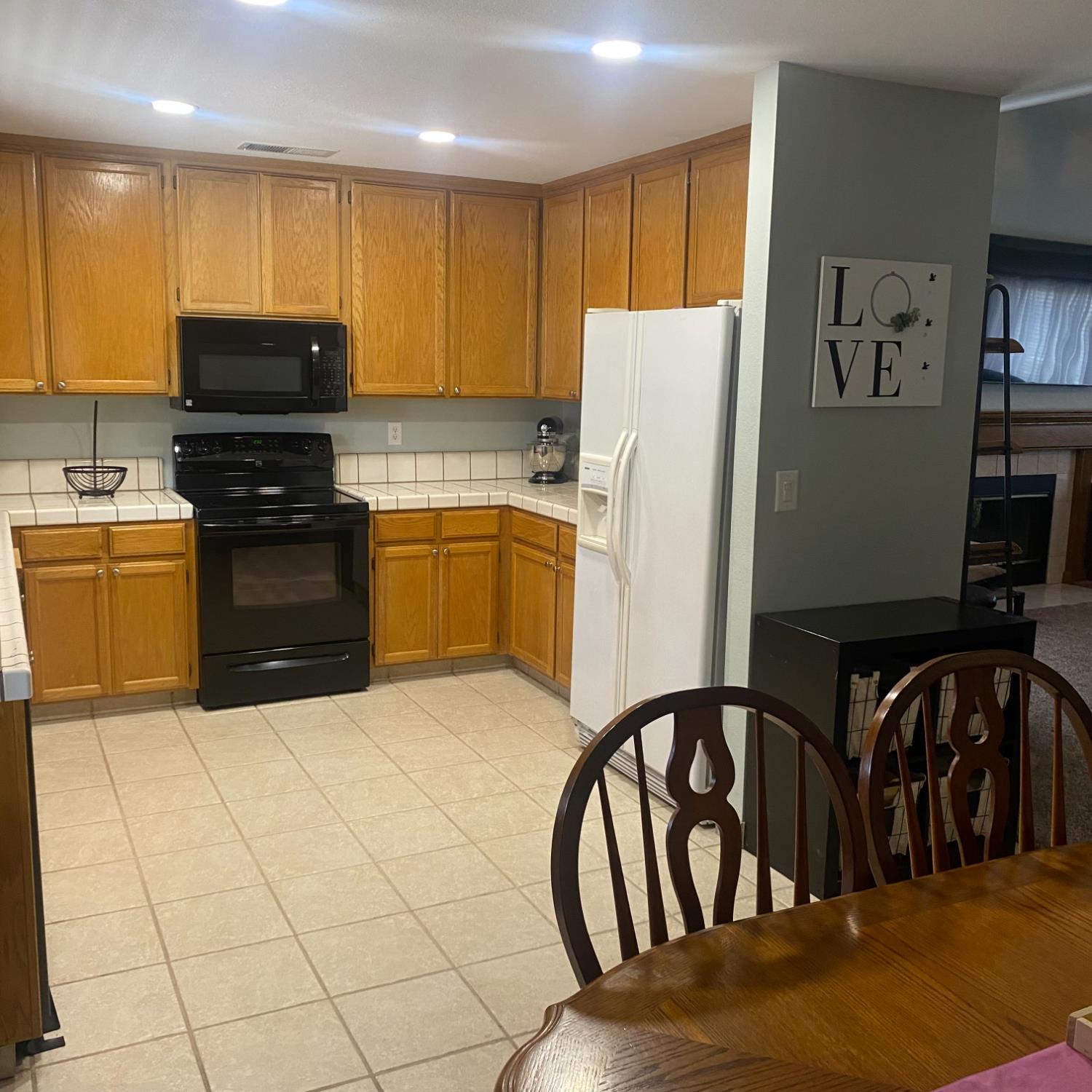 1095 Skyway Ct, Turlock, CA 95380