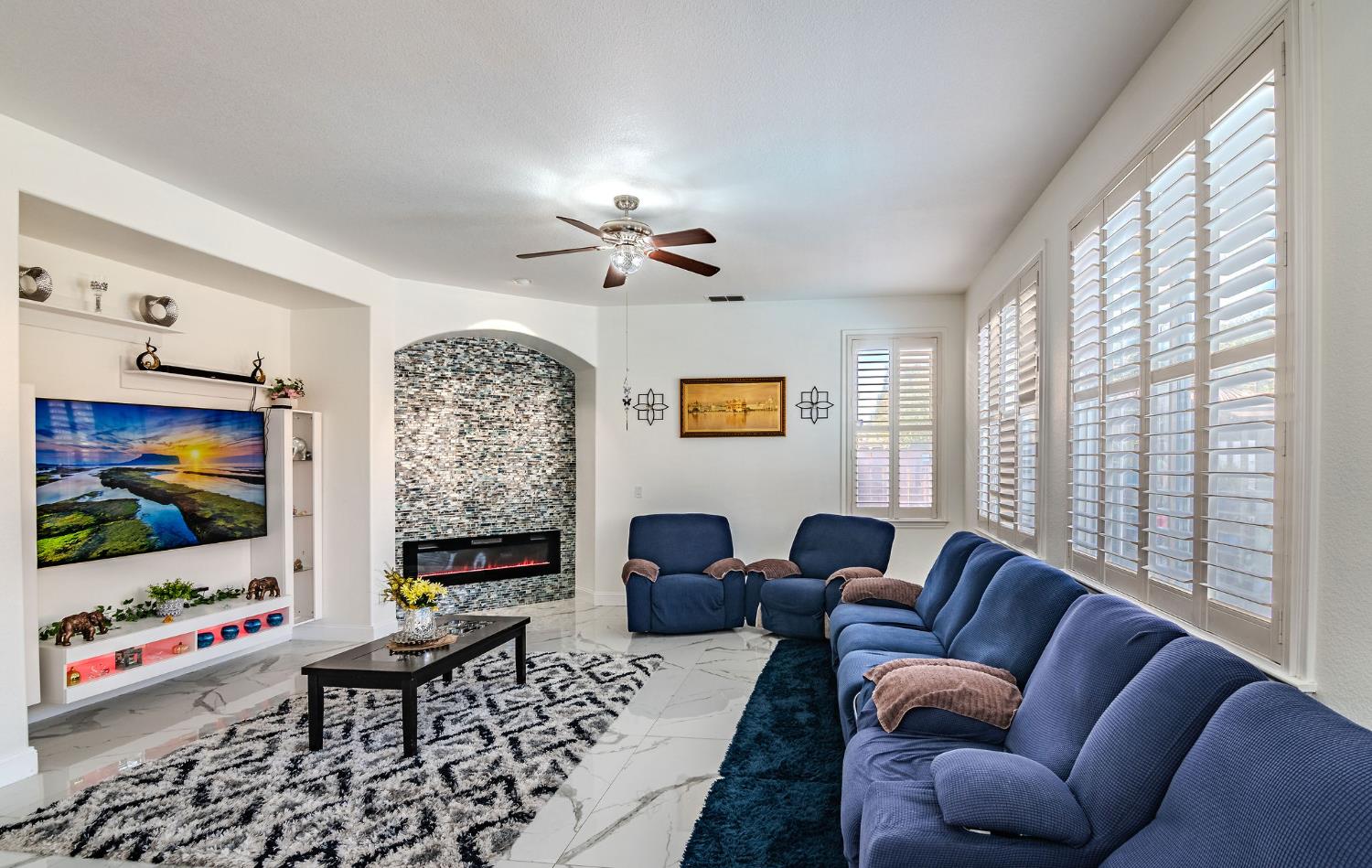 2105 Steinbeck Dr, Modesto, CA 95356