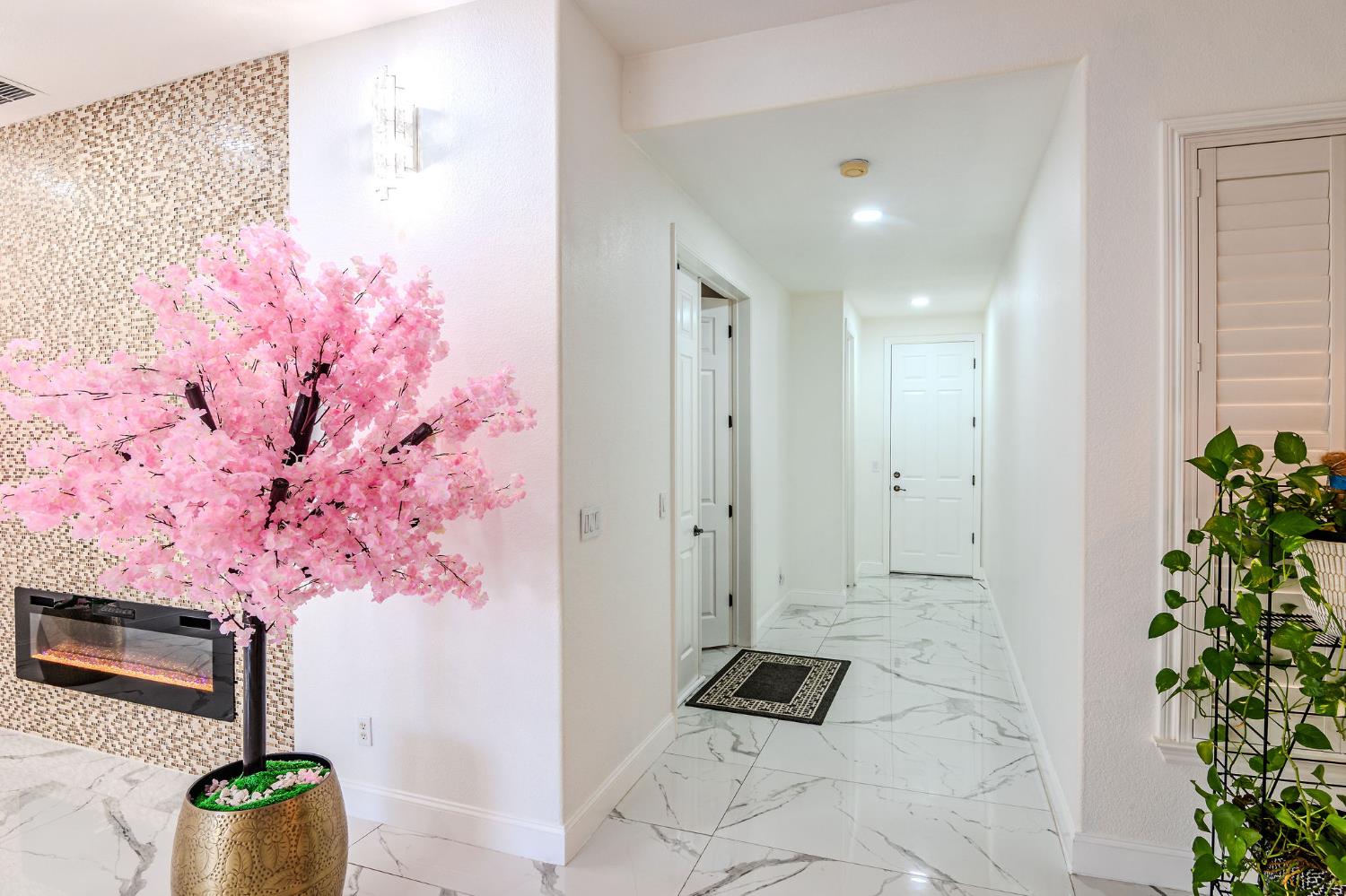 2105 Steinbeck Dr, Modesto, CA 95356