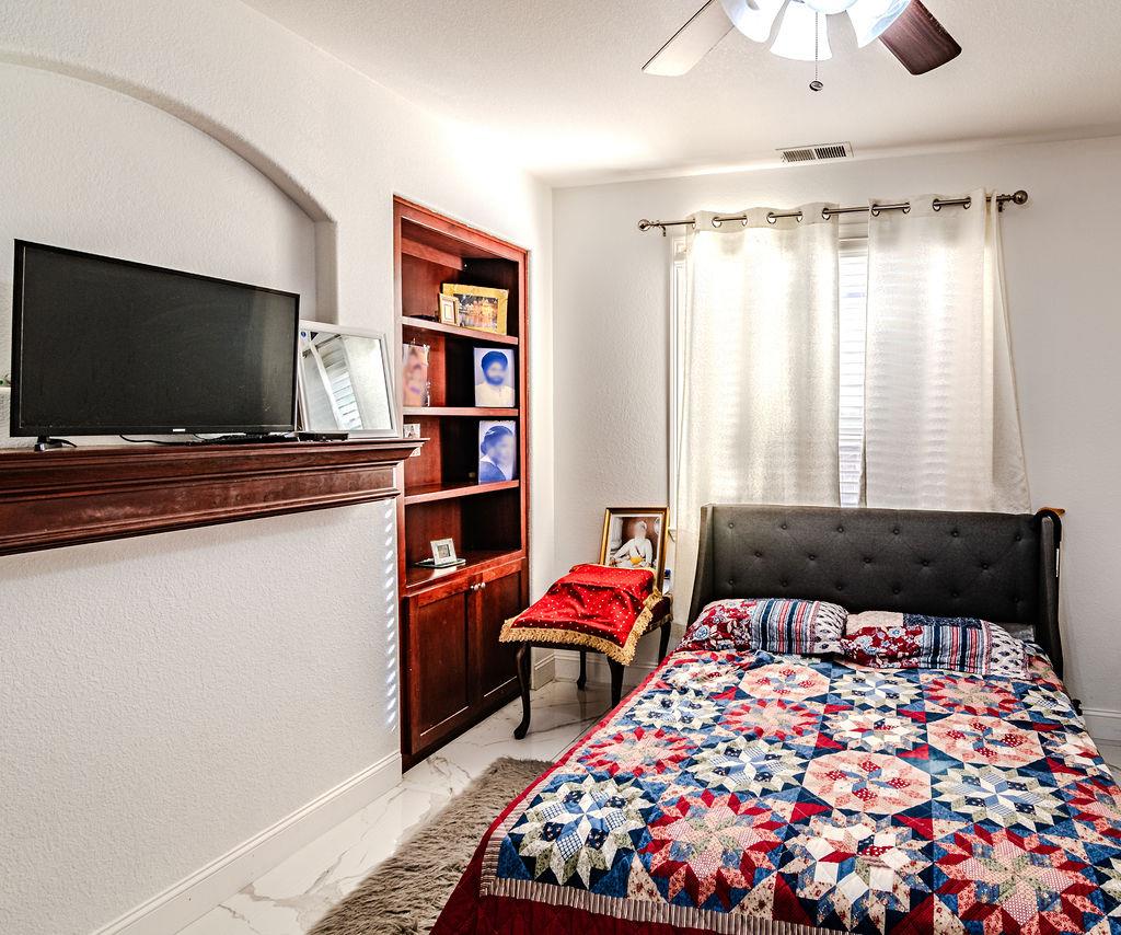 2105 Steinbeck Dr, Modesto, CA 95356