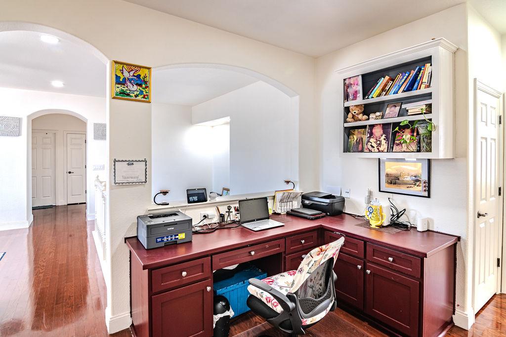 2105 Steinbeck Dr, Modesto, CA 95356