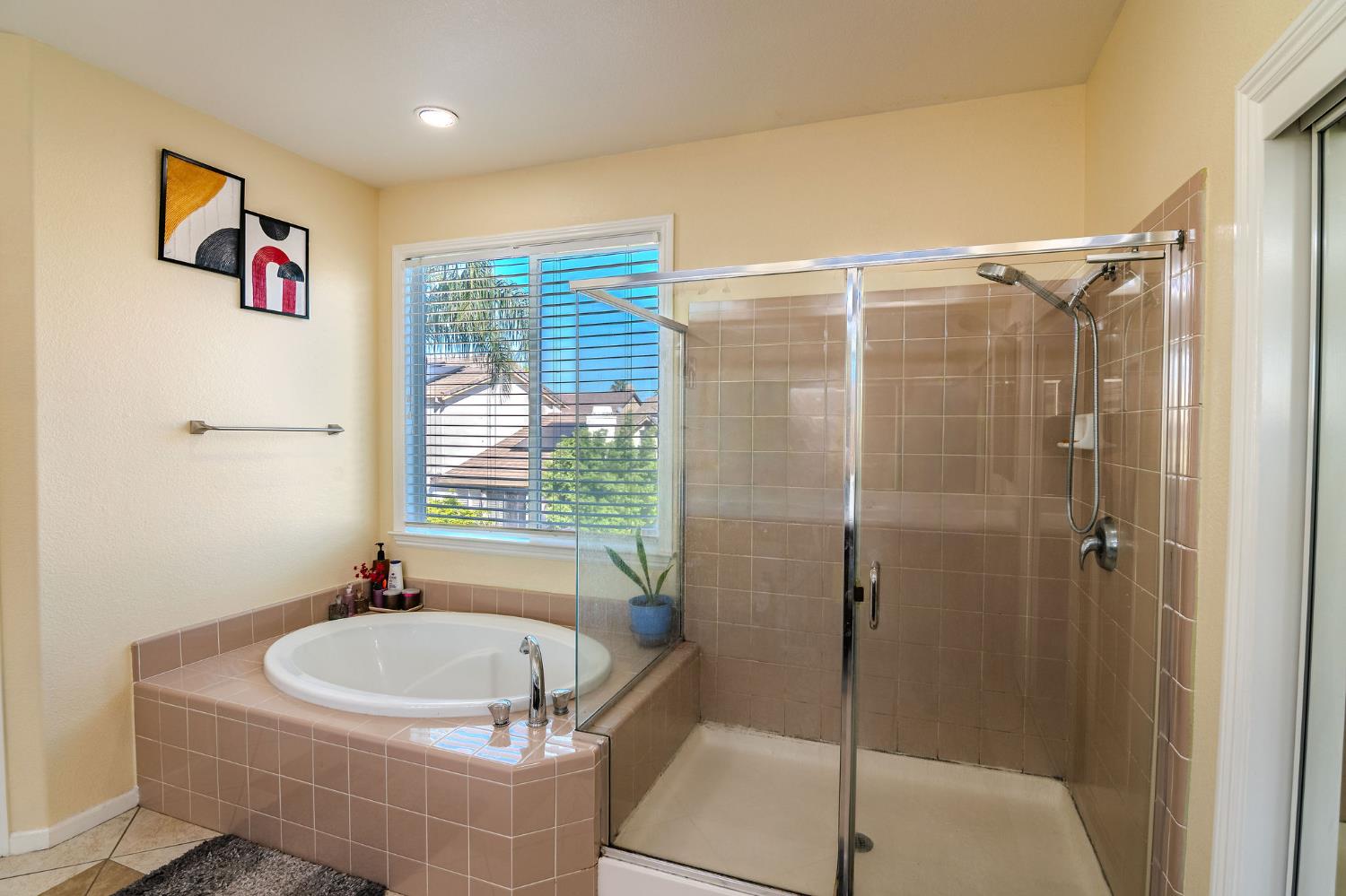 2105 Steinbeck Dr, Modesto, CA 95356