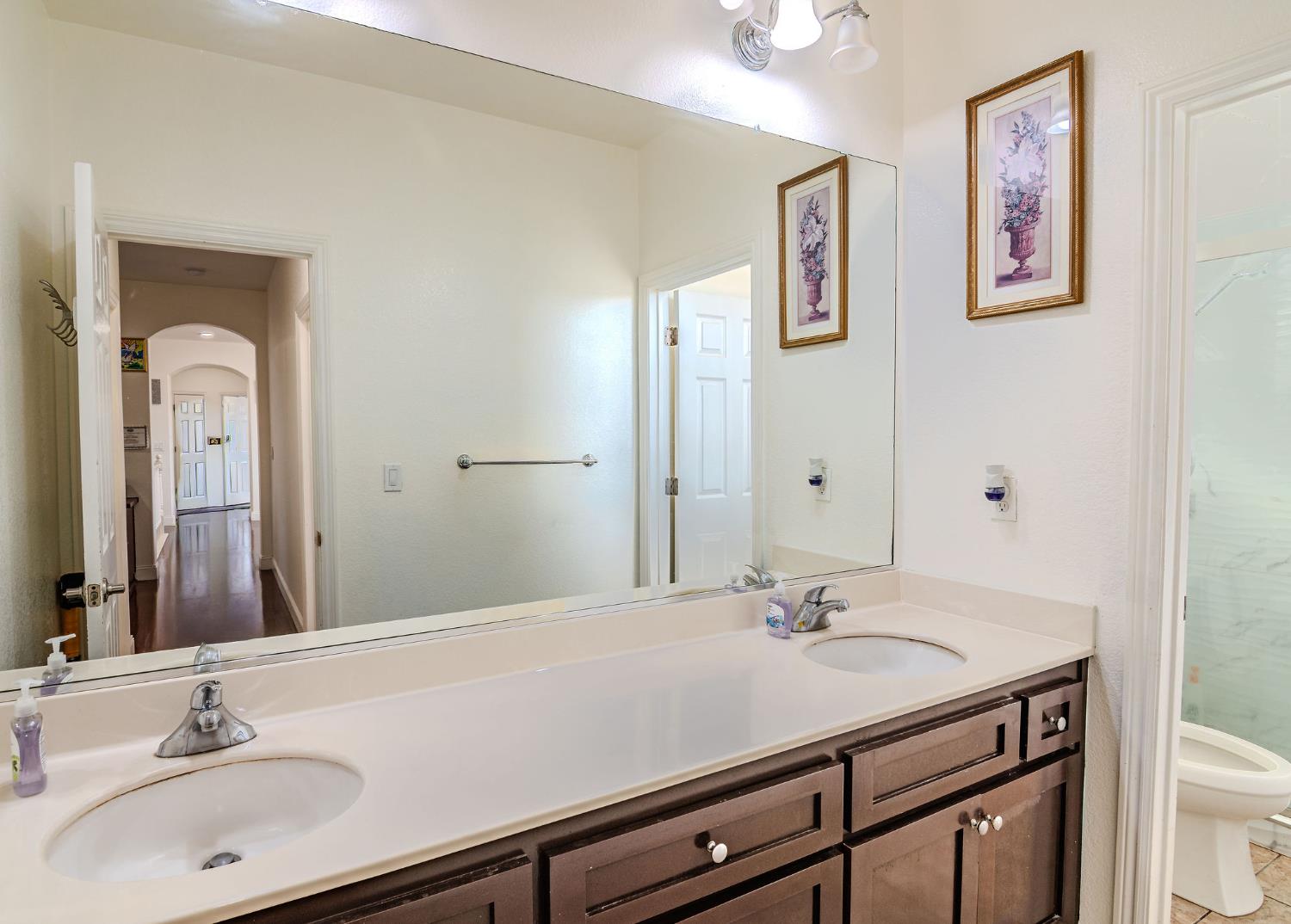 2105 Steinbeck Dr, Modesto, CA 95356