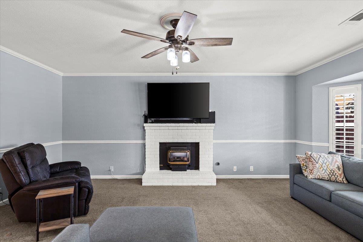 5743 Prince Edward Ln, Riverbank, CA 95367