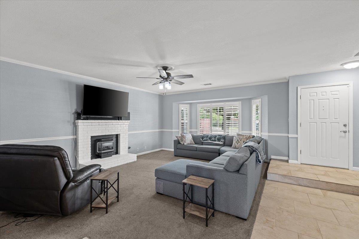 5743 Prince Edward Ln, Riverbank, CA 95367