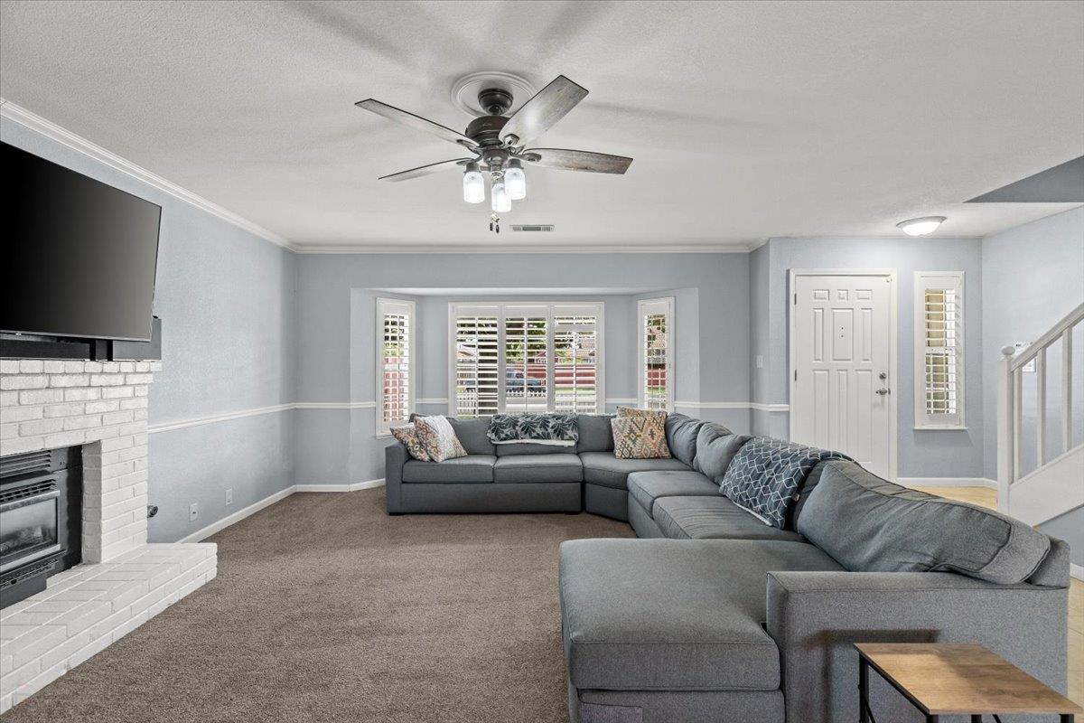 5743 Prince Edward Ln, Riverbank, CA 95367