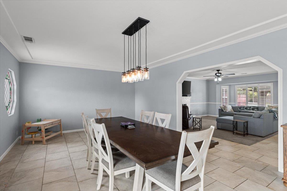 5743 Prince Edward Ln, Riverbank, CA 95367