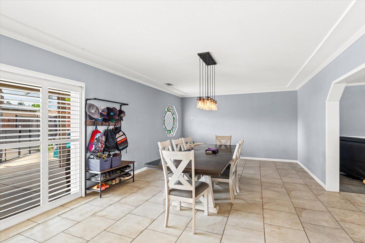 5743 Prince Edward Ln, Riverbank, CA 95367