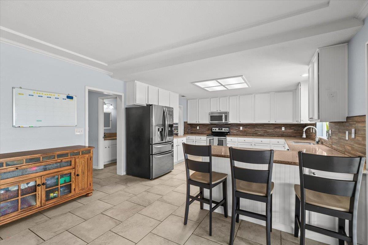 5743 Prince Edward Ln, Riverbank, CA 95367