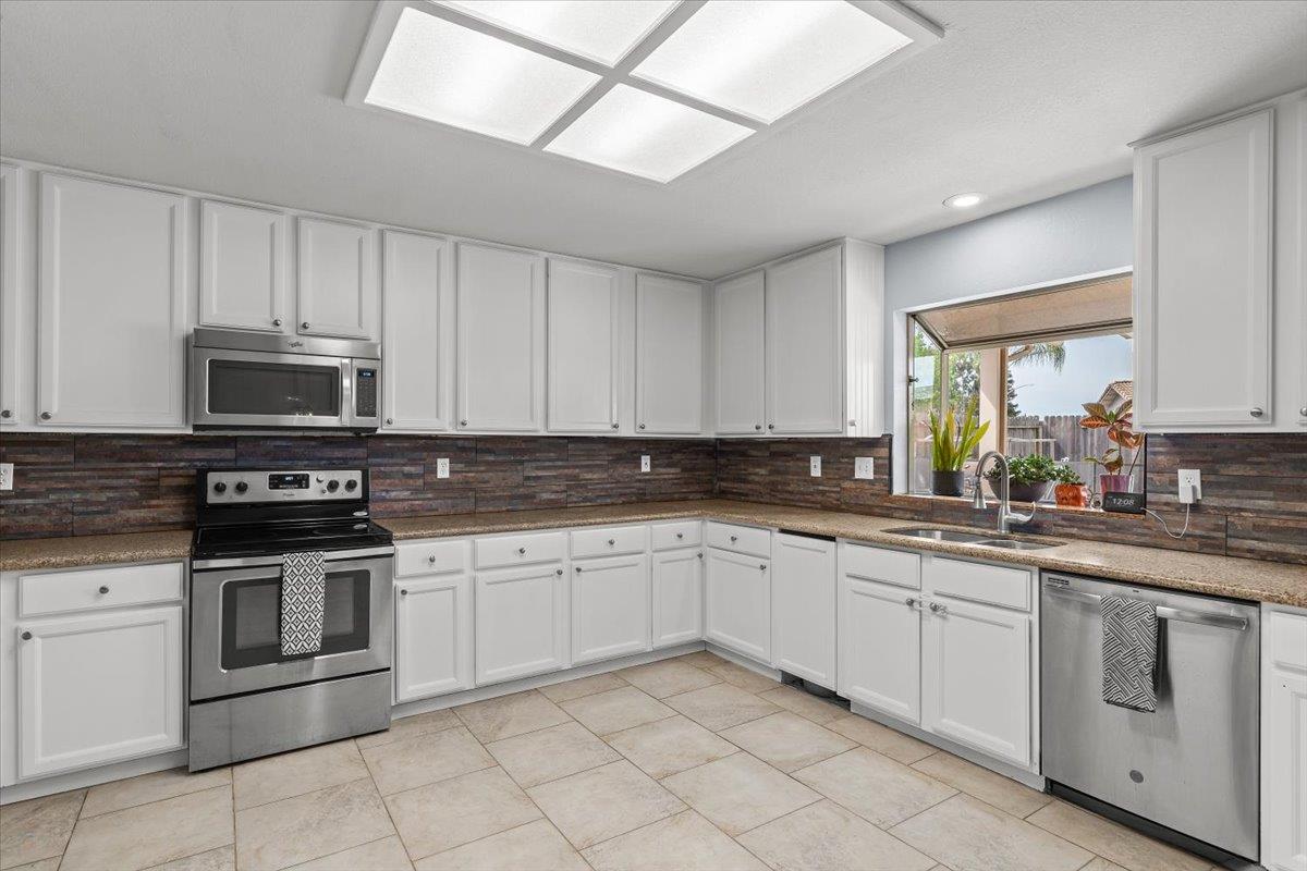 5743 Prince Edward Ln, Riverbank, CA 95367