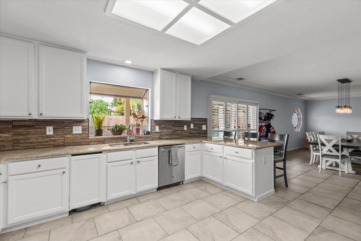 5743 Prince Edward Ln, Riverbank, CA 95367