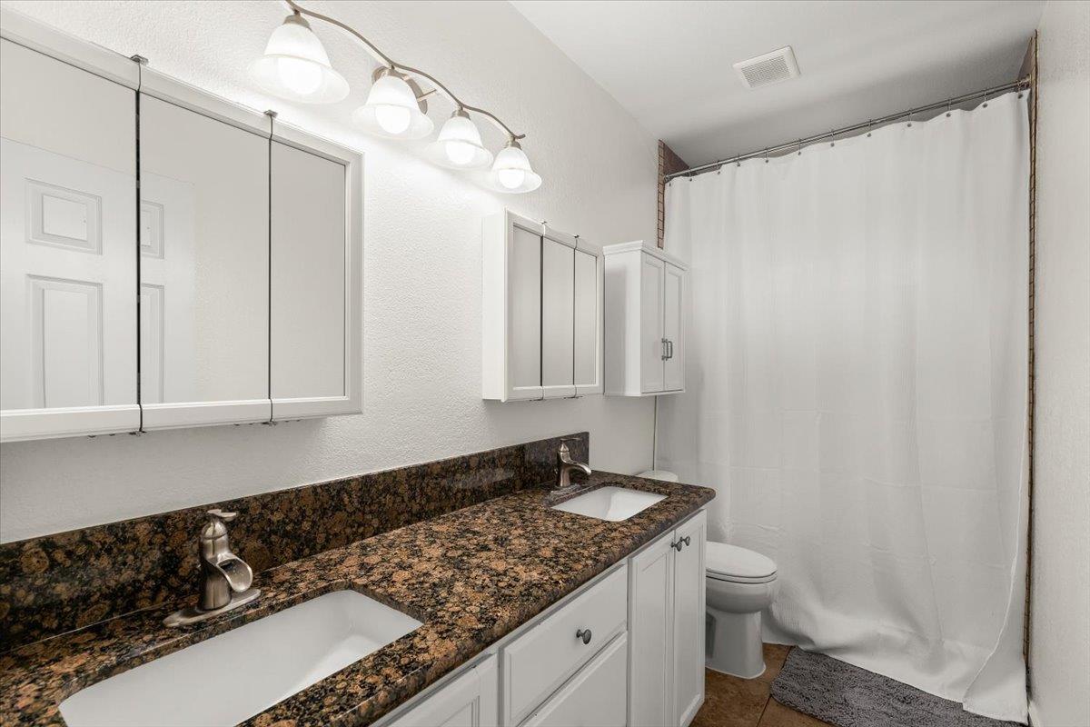 5743 Prince Edward Ln, Riverbank, CA 95367