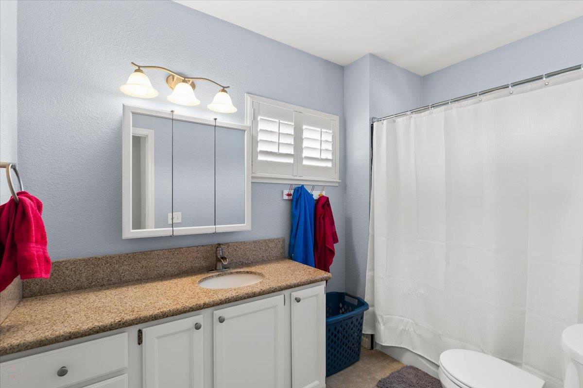 5743 Prince Edward Ln, Riverbank, CA 95367