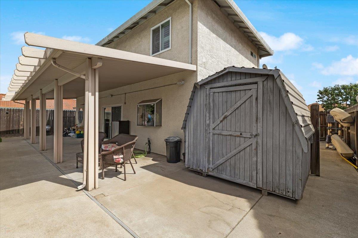 5743 Prince Edward Ln, Riverbank, CA 95367